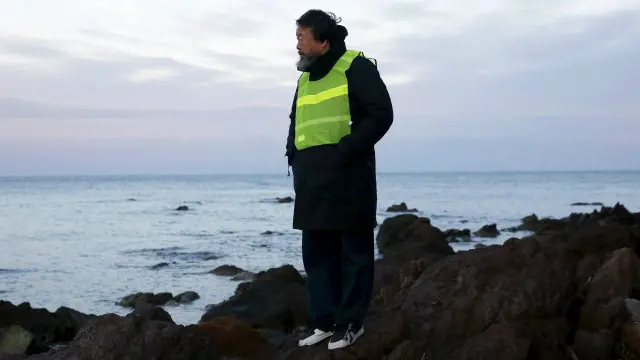 艾未未在希腊莱斯沃斯岛海岸