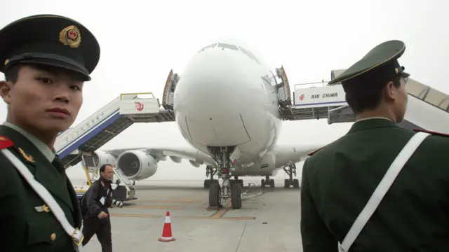 在机场的中国武警人员（资料图片）