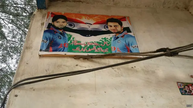 ملزم نے اپنے کمرے میں اپنی اور ویرات کوہلی کی تصاویر بھی ساتھ ساتھ لگا رکھی تھیں