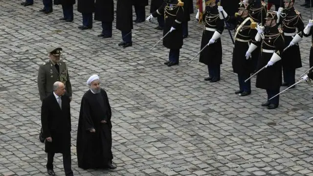 فرانس کے وزیر خارجہ لوران فیبیئس نے ایرانی صدر حسن روحانی کا استقبال کیا