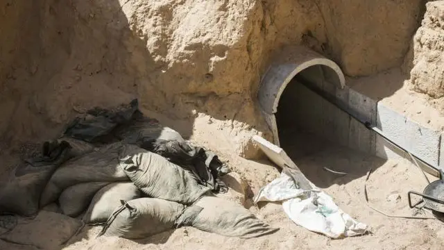 استخدمت الأسلحة والأنفاق لتهريب الأسلحة والبضائع