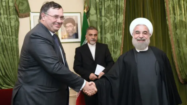 روحانی و مدیرعامل شرکت توتال - توتال از ایران نفت خام می‌خرد و همکاری بیشتر را بررسی می‌کند