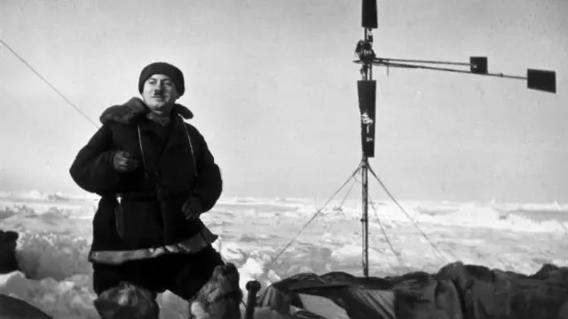 Иван Папанин на дрейфующей льдине