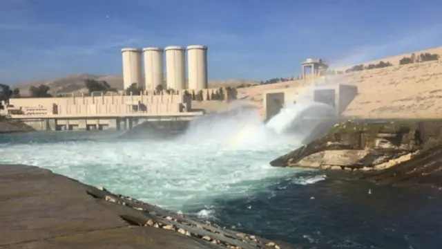 يحجز سد الموصل مليارات الأمتار المكعبة من المياه