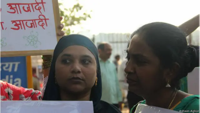 हाजी अली में मुस्लिम महिलाएं