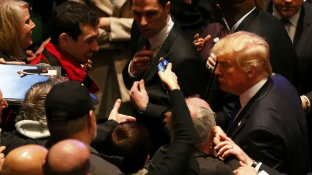 مباحثے میں حصہ لینے کے بجائے ڈانڈ ٹرمپ نے ایک جلسہ منعقد کیا