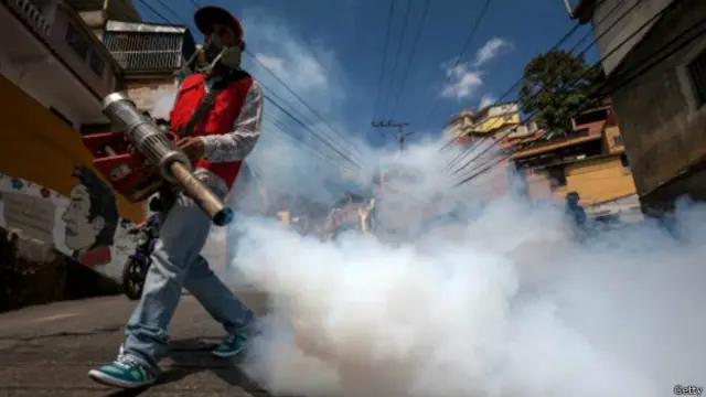 Roussseff: "Zika virüsünü yayan sivrisineklerle tüm ulusun mücadele etmesi gerek."