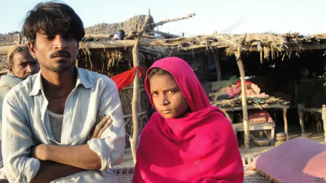 نیلاں کولھی کوگذشتہ سال دو افراد اغوا کر کے لے گئے تھے، اسے مدرسے اور بعد میں کسی گھر میں رکھا گیا جہاں سے وہ فرار ہونے میں کامیاب ہوگئیں اور کوٹ غلام محمد شہر میں ایک گھر میں پناہ لی