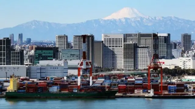 يعاني الاقتصاد الياباني أزمة في السنوات الأخيرة