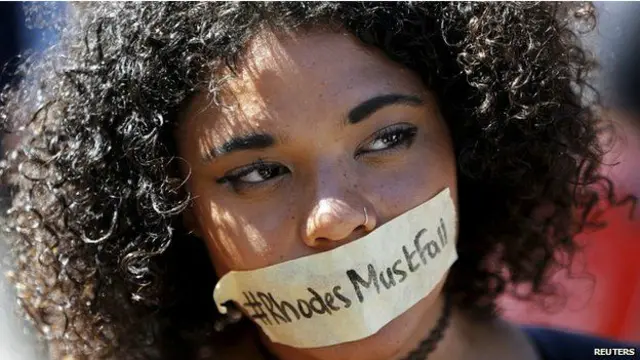 مہم کاروں نے کالج کے اس فیصلے کو اشتعال انگیز قرار دیا ہے