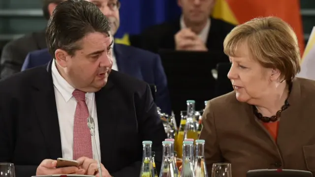 Almanya Başbakanı Angela Merkel ve koalisyon ortağı Sosyal Demokratlar'ın lideri Sigmar Gabriel, sığınmacı sayısını kısıtlayacak yeni bir düzenleme hazırladı.