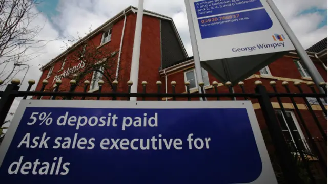 Реклама выставленного на продажу жилья в Великобритании