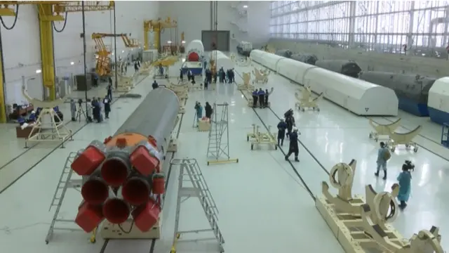 部分联盟号火箭本月已经被运抵东方港太空站进行组装，为4月份的发射做准备。