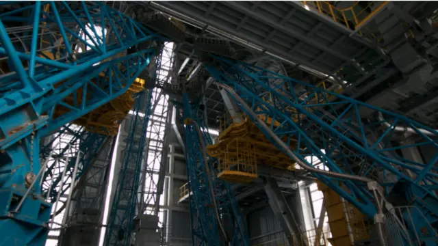 东方港太空基地的流动发射塔