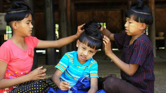 အချင်းချင်း အပြန်အလှန် သျှောင်ပေစူး ထုံးပေးကြ။