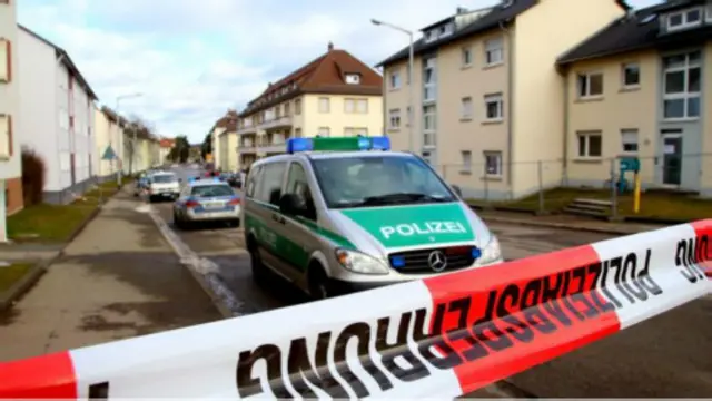 當排彈專家引爆手榴彈時，菲林根·施文寧根的旅館的一些移民被疏散