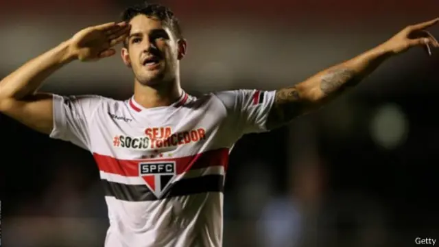 Pato bergabung ke Chelsea dengan status pemain pinjaman.