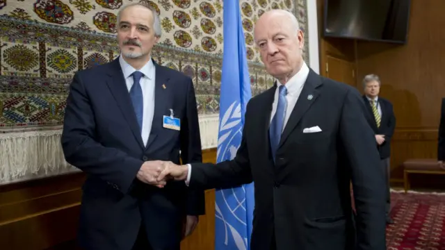 د سوري پلاوي مشر بشار الجعفري د ملګرو ملتونو له ځانګړي استازي سټیفن دي میستورا سره لومړنۍ خبرې کړې دي.