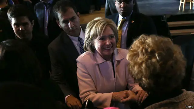 Bà Hillary Clinton đang trong một đợt cao điểm vận động cho vị trí ứng viên đề cử của đảng dân chủ cho cuộc bầu cử Tổng thống Mỹ tới đây.