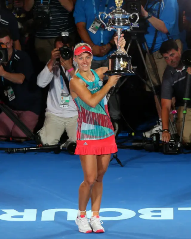 جرمنی کی آنیلیک كربر نے 21 مرتبہ گرینڈ سلیم جیتنے والی سرینا ولیمز کو ایک زبردست مقابلے کے بعدشکست دے کر آسٹریلین اوپن جیت لیا ہے۔