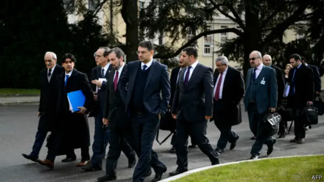 Suriya müxalifət nümayəndələri bazar gecəsi danışıqlara qoşulmağa razılıq verib