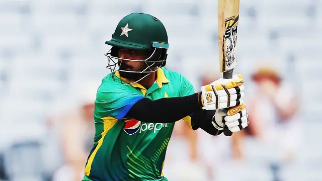 محمد حفیظ نے ذمہ دارانہ انداز میں بیٹنگ کرتے ہوئے نصف سنچری سکور کی