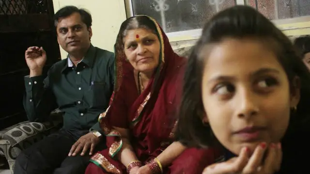 بچی کی پیدائش پر زچگی کی فیس نہ لینے کے فیصلہ پر انھیں اپنے خاندان کو قائل کرنا پڑا