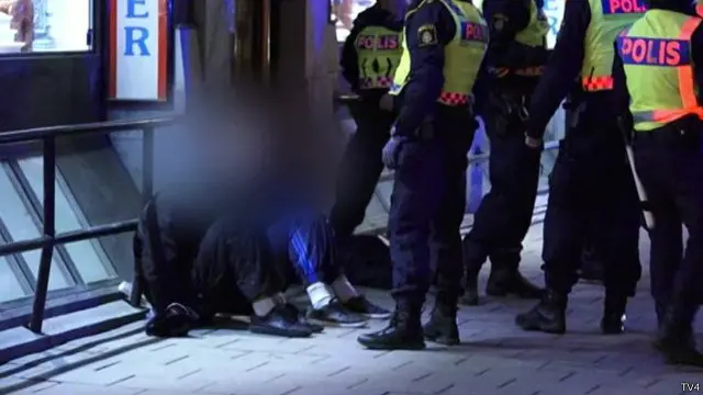 Kepolisian Swedia mengatakan kelompok geng tersebut membagikan selebaran yang isinya menghasut orang-orang untuk menyerang para pengungsi.