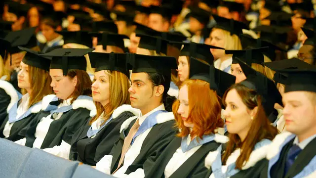 کېدای شي ډیر وخت مو اقتصادي ستونزې دېته اړباسي چې لوړې زده کړې پرېږدئ، خو پام مو وي چې په پرمختللیو هیوادونو کې د پوهنتونونو ۹۵ سلنه محصلین نیمه ورځ درس وايي او نیمه ورځ کار کوي چې د کار ګټلې پیسې تر نیمايي زیاتې بېرته د پوهنتون په فیس لګوي. 