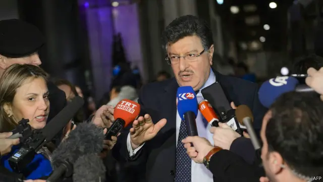 Phát ngôn nhân của Ủy ban Đàm phán Cao cấp (HNC), phe đối lập chính tại Syria, nói chuyện với truyền thông khi đoàn đàm phán đối lập tới Geneva.