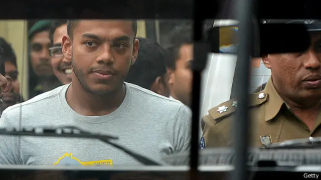 යෝශිත රාජපක්ෂ අත්අඩංගුවට ගනු ලැබුණේ නාවික හමුදා මූලස්ථානයට කැඳවා පොලිස් මූල්ය අපරාධ කොට්ඨාසය මගින් සිදු කරනු ලැබූ ප්රශ්න කිරීම්වලින් අනතුරුවයි