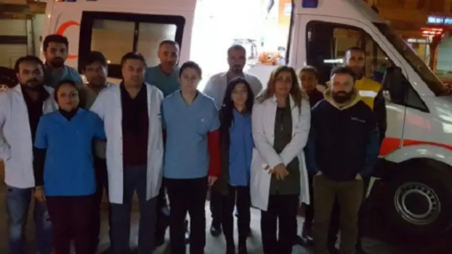 Cizre'ye ulaşmaya çalışan gönüllü sağlık çalışanlarının ilçeye girişi Şırnak Valiliği'nin talimatıyla engellendi.