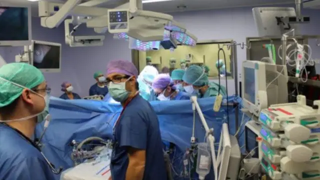 اضطر الأطباء إلى إجراء العملية بعد تدهور الحالة الصحية للفتاتين