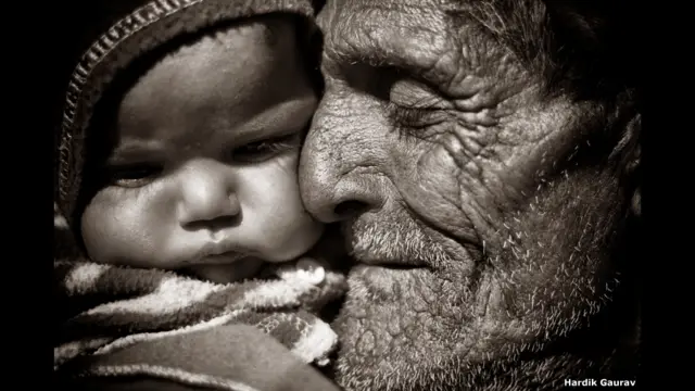 Nəticəsilə şəkil çəkdirmiş qoca kişi. Udaipur by Hardik Gaurav