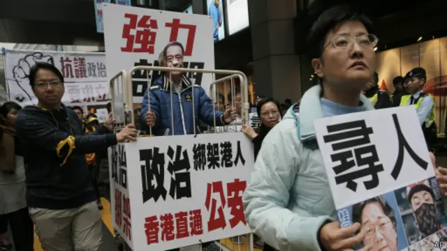 为失踪书商抗议