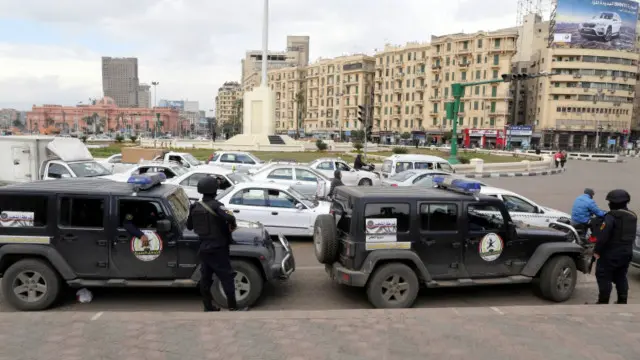 قوات الأمن انتشرت بكثافة في ميدان التحرير، مهد ثورة يناير، ولم تشهد مصر سوى مظاهرات محدودة في الذكرى الخامسة لها