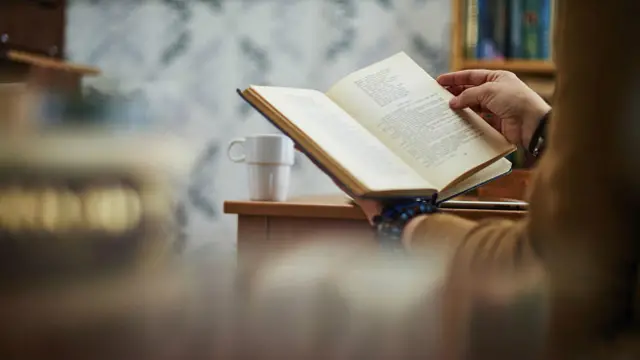 Чтение бумажной книги часто доставляет просто эстетическое удовольствие