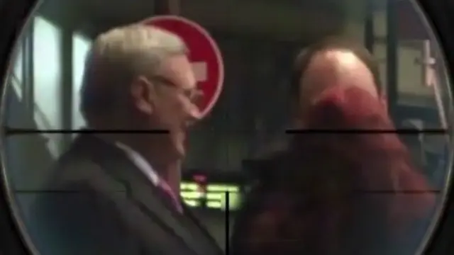 Kasyanov videoda tüfəng hədəfinə salınıb.