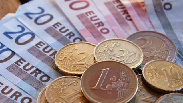 Евро банкноты и монеты