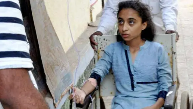 دغه زده کوونکي د مهاراشترا ایالت د پونه ښار د یوه پوهنځي له سلو اړوندو زده کوونکو څخه وو.