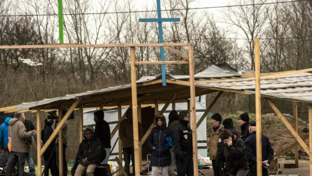 بخشی که قرار است تخلیه شود اماکن مذهبی را در خود جای داده