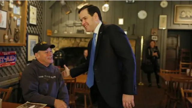 Ứng viên Đảng Cộng hòa Marco Rubio đến gặp người ủng hộ ở Clive, Iowa