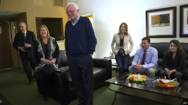 佛蒙特州参议员桑德斯与家人在家中观看投票结果