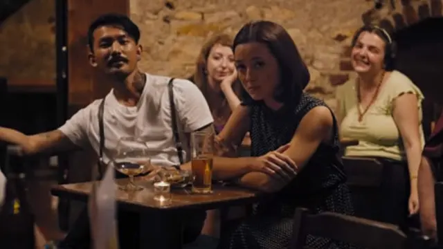 Aktor Rio Dewanto turut berperan menjadi Dewa, seorang mahasiswa Indonesia di Praha, yang menjadi kawan Jaya (Tio Pakusadewo).