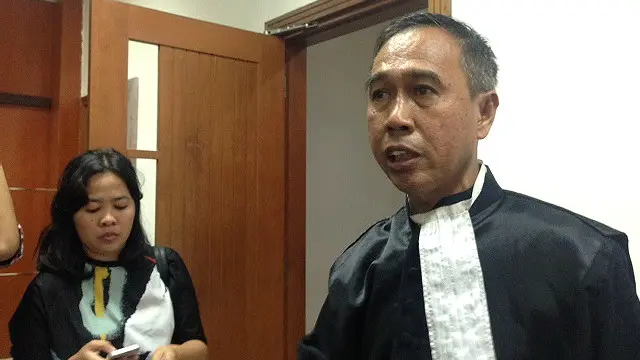 Asludin Hatjani, pengacara keenam terdakwa.