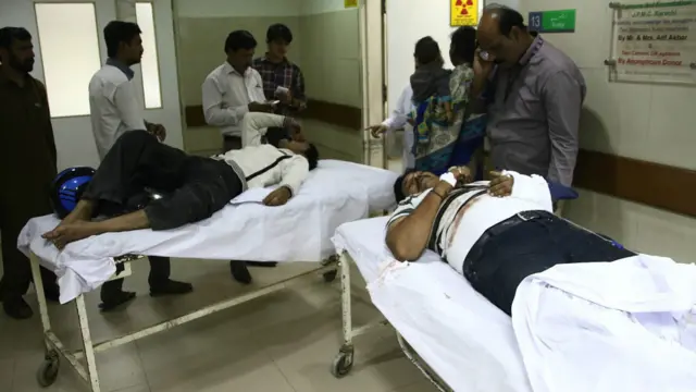 زخمیوں ہونے والوں کو فوری طور پر قریبی ہسپتالوں میں منتقل کیا گیا۔