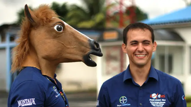 Santiago, un piloto uruguayo cuya madre tiene EM, decidió unirse al viaje.