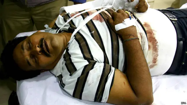 कराची एयरपोर्ट में प्रदर्शनकारी