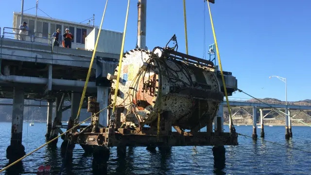 El contenedor de Microsorf es retirado del agua