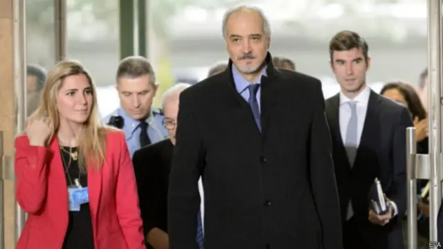 اجتمع المبعوث الأممي بالوفد الذي يمثل الحكومة السورية الثلاثاء. 